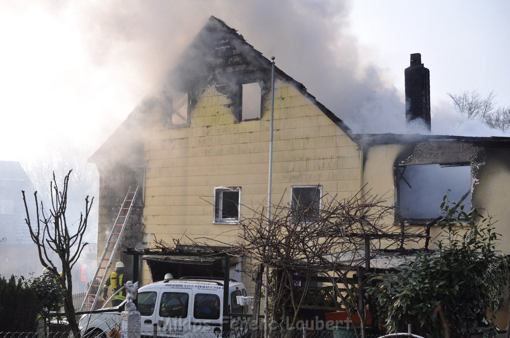 Haus komplett ausgebrannt Leverkusen P58.JPG